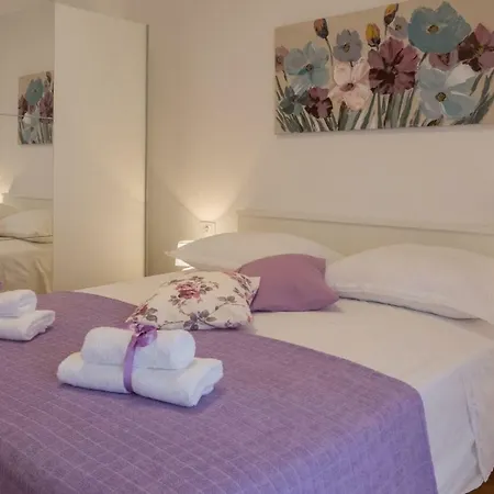 Ena, Free Parking Apartamento *