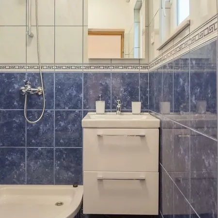 Ena, Free Parking Apartamento