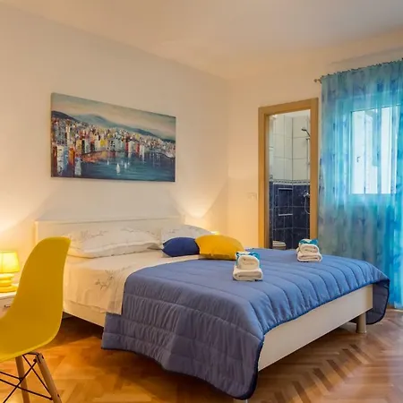 Ena, Free Parking Apartamento Split
