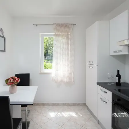 Ena, Free Parking Apartamento *