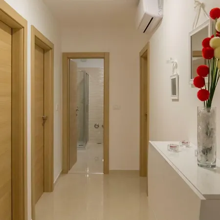 Ena, Free Parking Apartamento